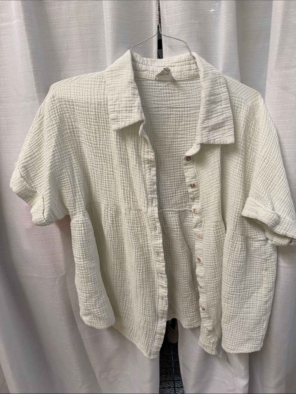 White Button-Front Women's Gauze Shirt — Relaxed Collar Top Peplum Style